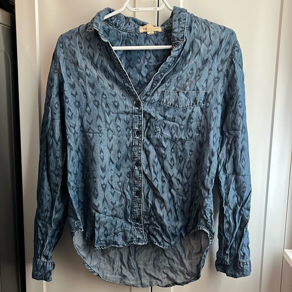 Cloth & Stone denim button up shirt from Anthropologie. Size S.